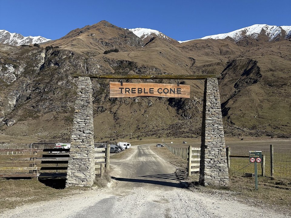 The Hobbit | Treble Cone — The Wild Country Opens Below