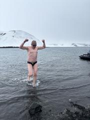 Bathing in the Antarctic 