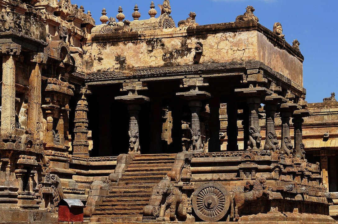 Dynastic History | Airavatesvara Temple, Darasuram — Seven Courts, One Left Standing