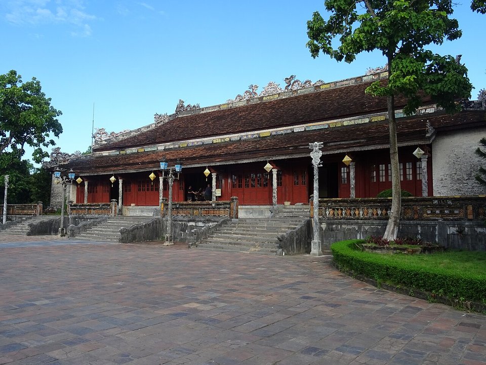 Dynastic History | Điện Thái Hòa 太和殿, Huế — The Yard Was Marked With Everyone's Rank