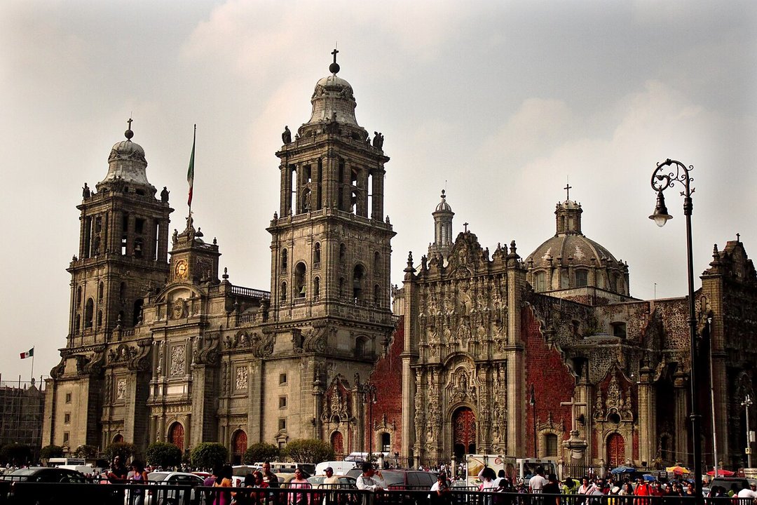 Dynastic History | Catedral Metropolitana, Mexico City — One Stone Went Up the Tower, the Other Went Under a Patio