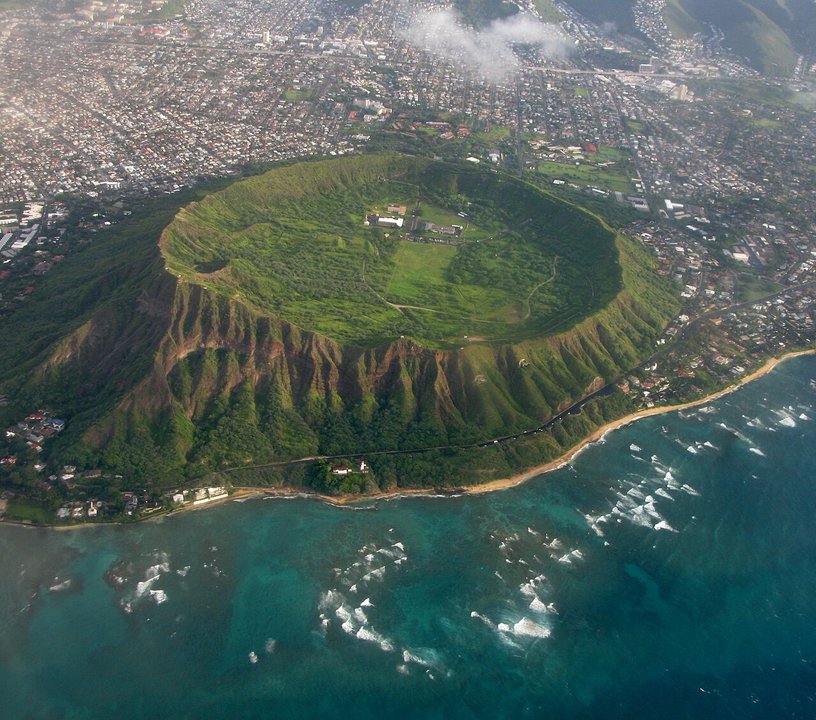 Aloha|Lēʻahi (Diamond Head) — A Crater Standing In for a War