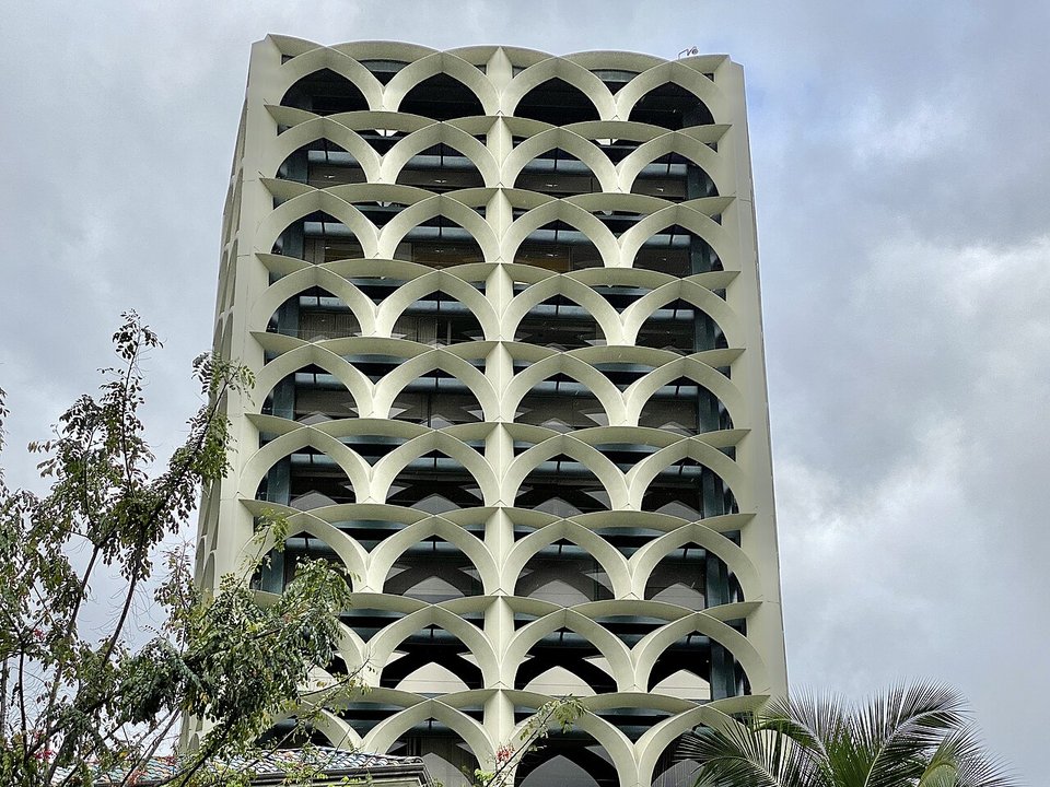 Aloha|Kalākaua Avenue — The Drive Everyone in Honolulu Has Made