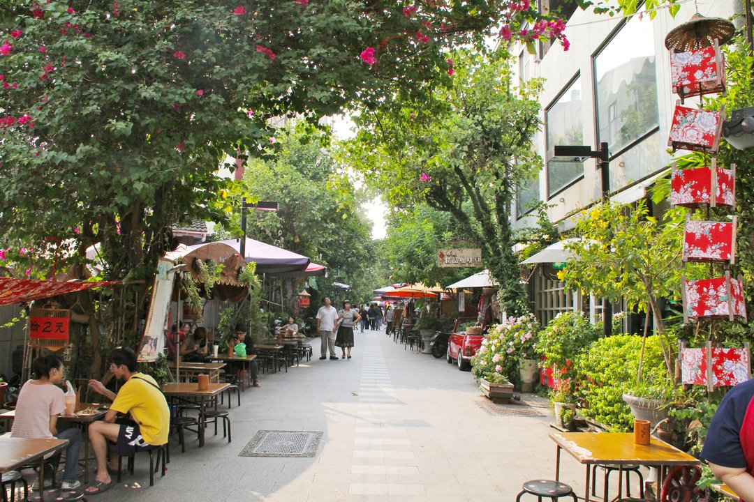 The Making of an Ordinary Woman | Fuzhong Street — The Baseball Team That Came to Cheer