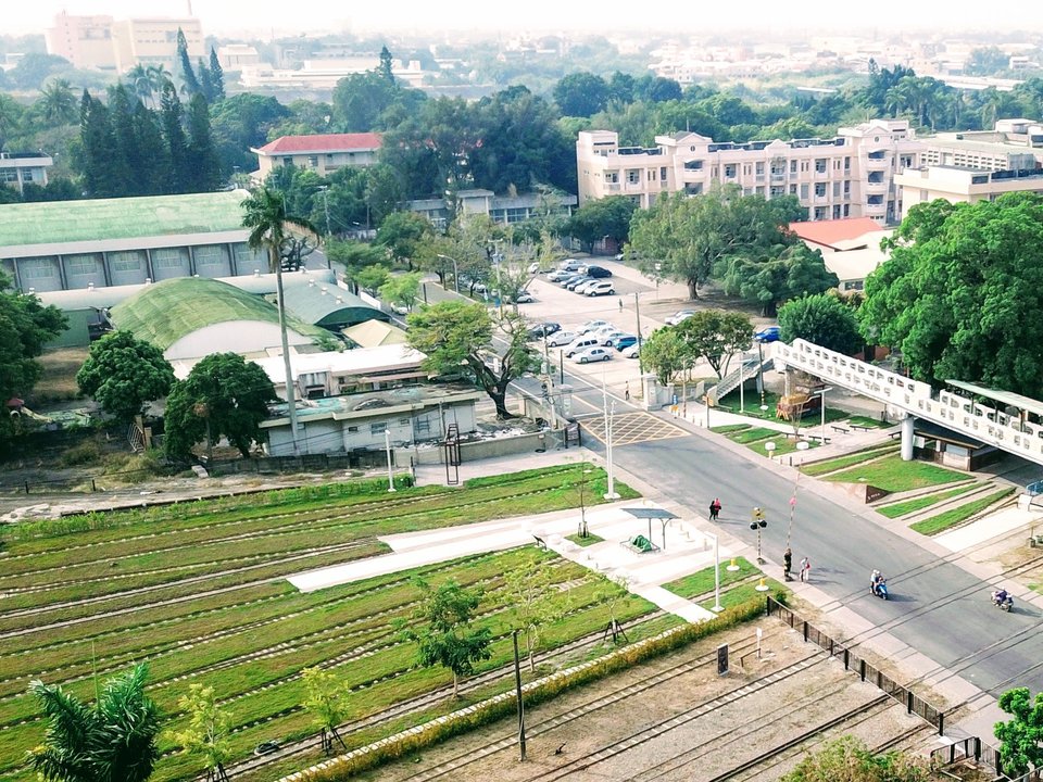 The Making of an Ordinary Woman | Xinying Railway Landscape Park — Two People Being Wretched Separately