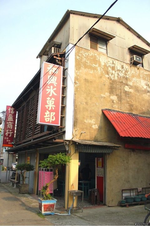 The Making of an Ordinary Woman | Hexing Ice Parlour — Two Old Men Deciding a Middle-Aged Man's Life