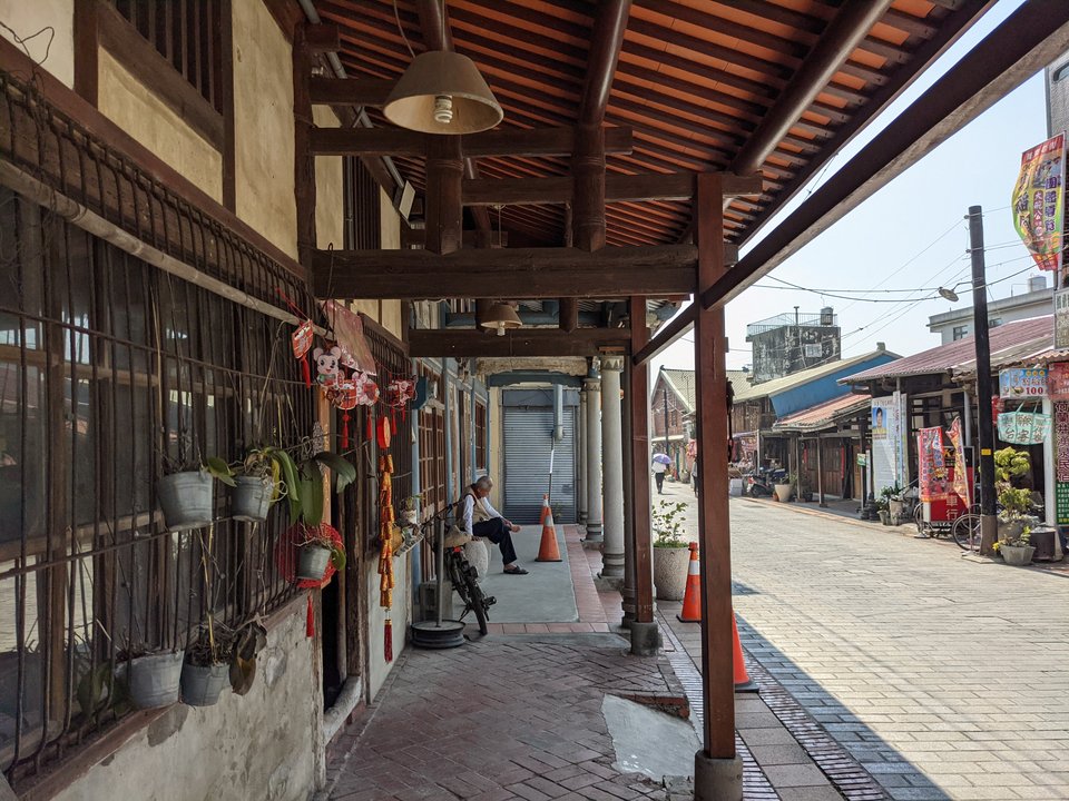 The Making of an Ordinary Woman | Jingliao Old Street — Four Hundred Metres of Somebody's Childhood