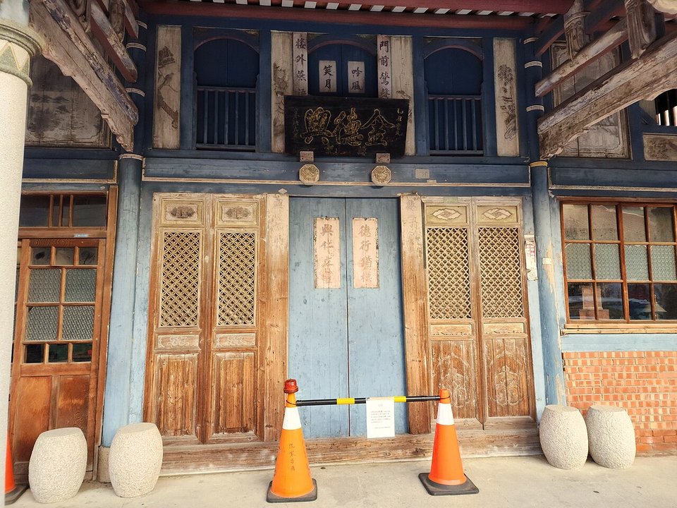The Making of an Ordinary Woman | Jin De Xing Pharmacy — The House That Raised Chen Jia-ling