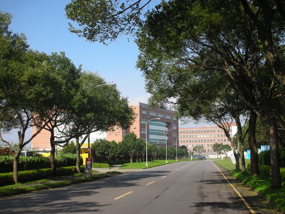 Contract Manufacturing | 龍潭渴望園區, 1989 — The Company Town Acer Built, and the Name It Lost