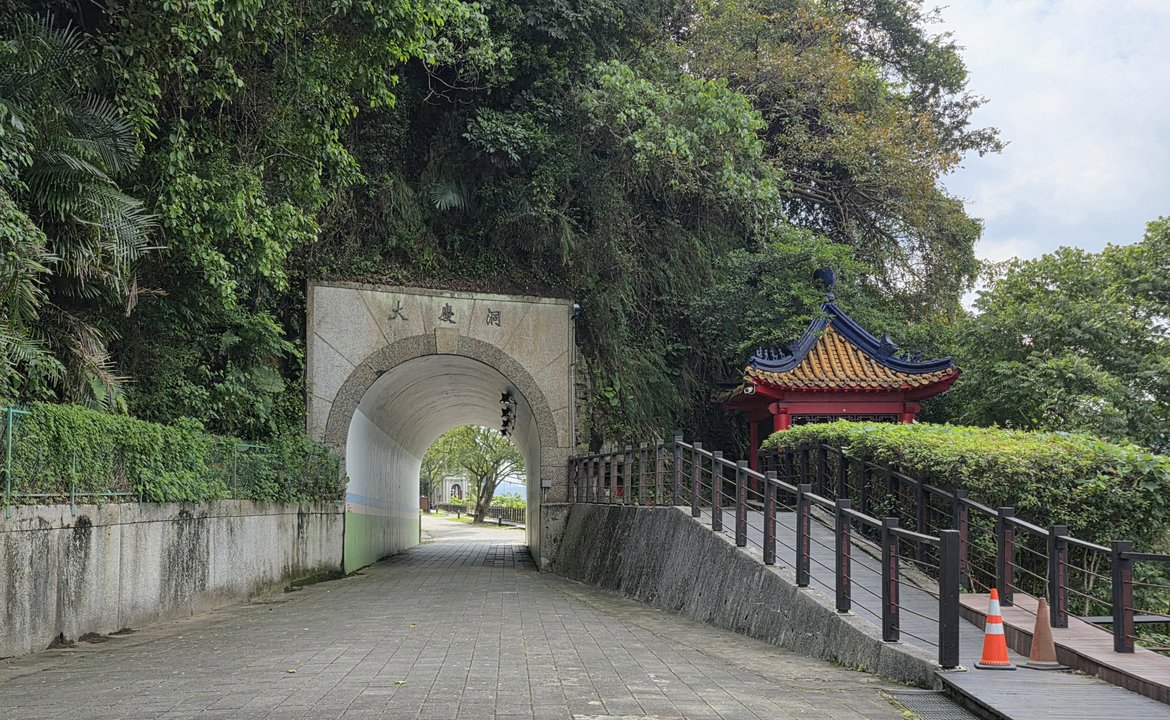 The Summer Temple Fair | Daqing Tunnel and the Stone Slab Trail — Where They Trained the Legs — photo 2