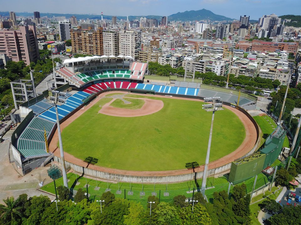 CPBL | The Dragons Come Back to Win It (Tianmu Baseball Stadium)