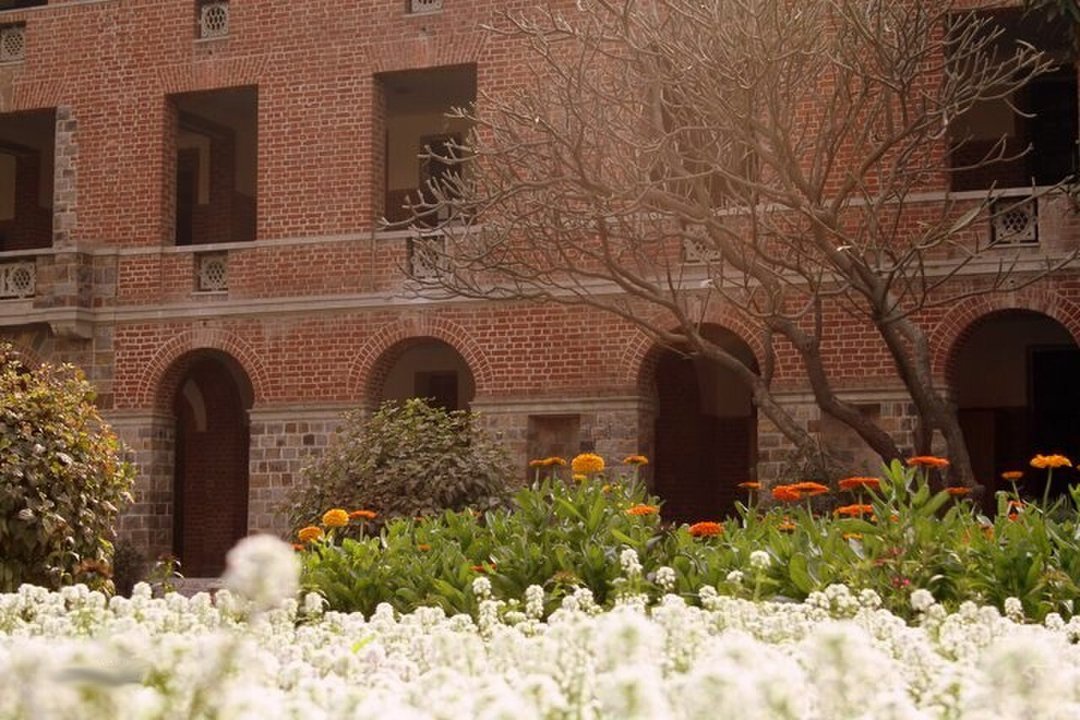 Biography | Gloria Steinem — The Delhi Hostel Where the Fellowship Became a Method — photo 2