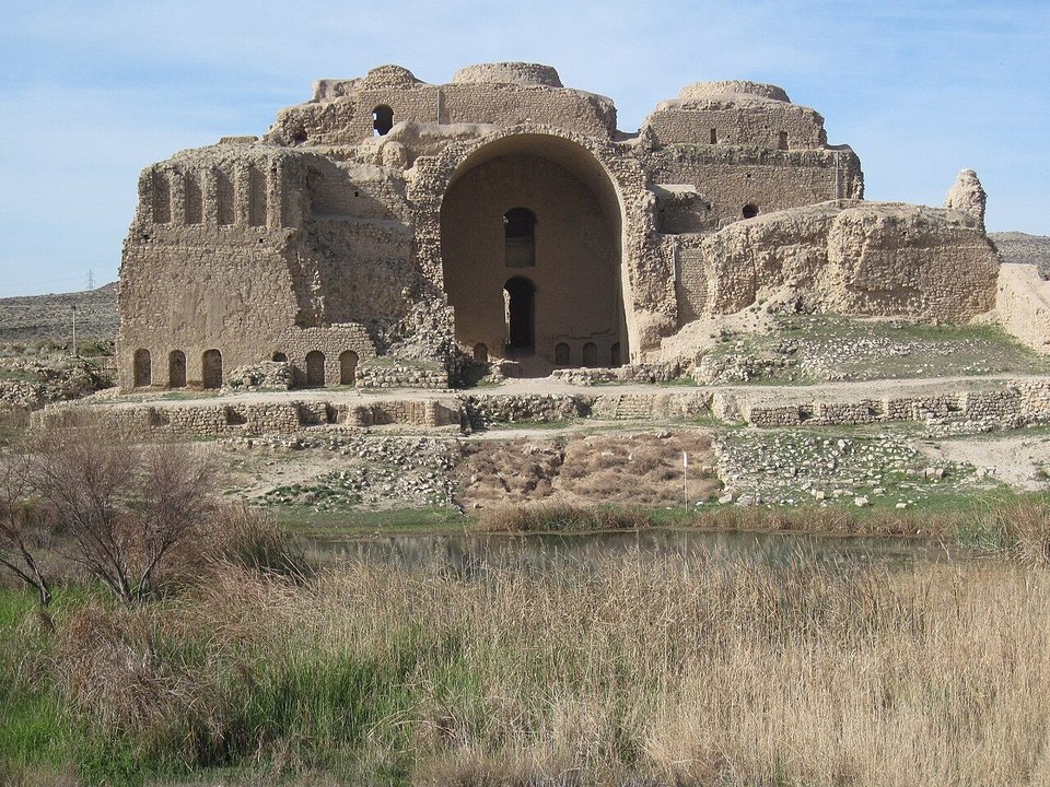 Dynastic History | The Palace of Ardashir, Firuzabad — Which Part of the Vault Is Third-Century