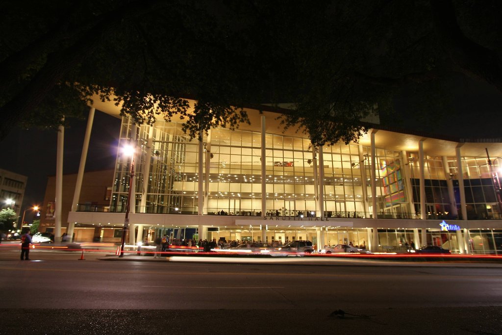 Biography | Gloria Steinem — The Houston Coliseum That Split Her Life in Two — photo 2