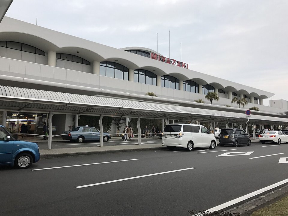 Japan Places|宮崎ブーゲンビリア空港 エアプレインパーク — The King Air That Missed the Wave — photo 2