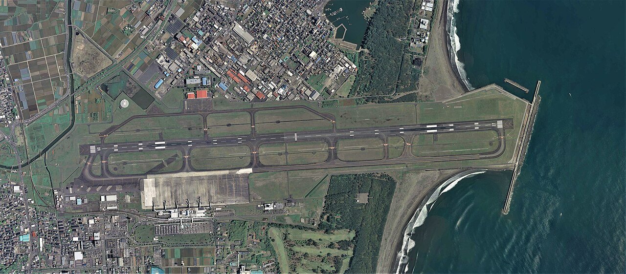Japan Places|宮崎ブーゲンビリア空港 エアプレインパーク — The King Air That Missed the Wave