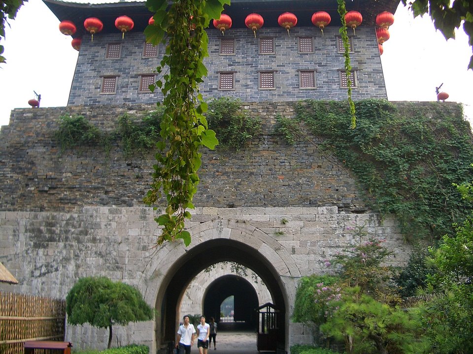 Dynastic History | Zhonghua Gate 中華門, Nanjing — Seventeen Names on One Brick