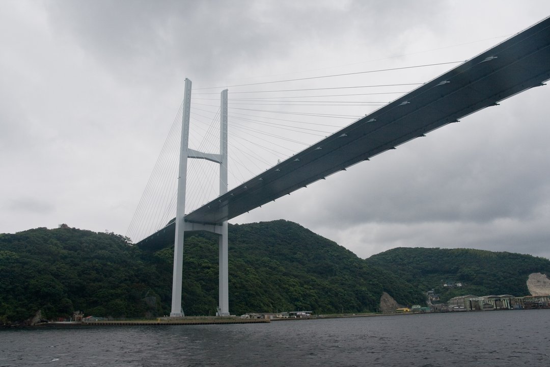 色づく世界の明日から Iroduku: The World in Colors | 女神大橋 Megami Ohashi Bridge — 夜の港を渡るヴィーナス