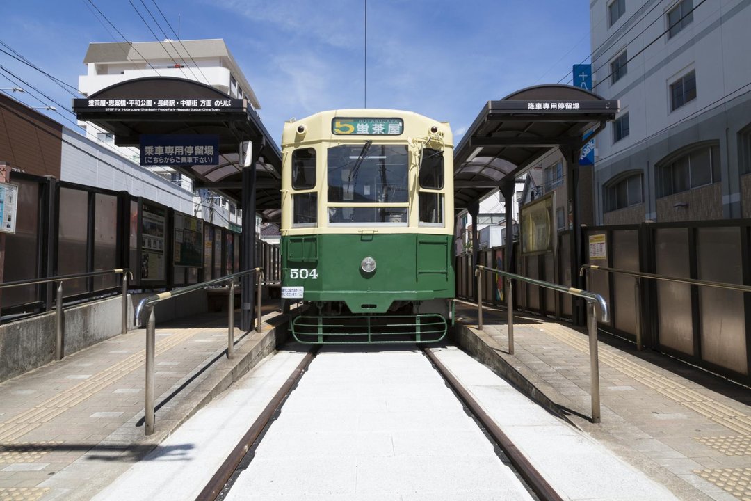 色づく世界の明日から Iroduku: The World in Colors | 石橋電停 Ishibashi Tram Stop — 告白を受け止める終点