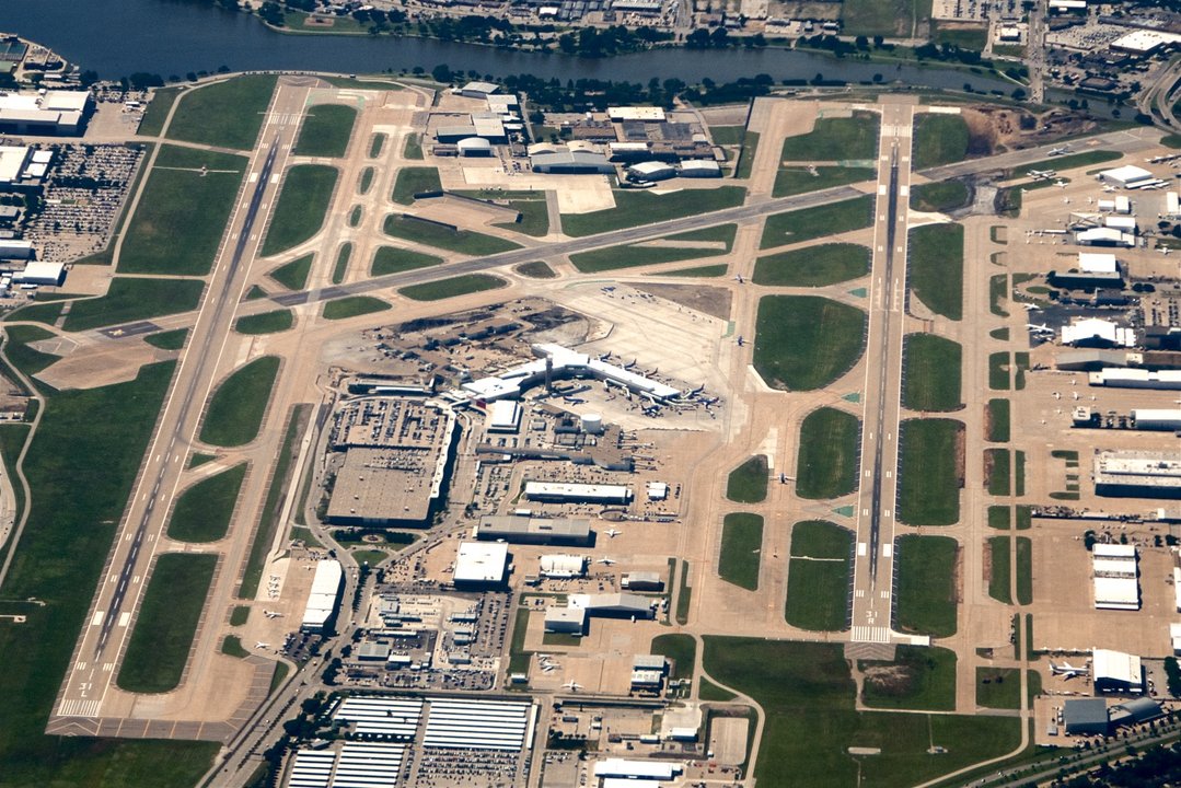 Biography|Gary C. Kelly — He Scanned the First Unrestricted Passes at This Terminal