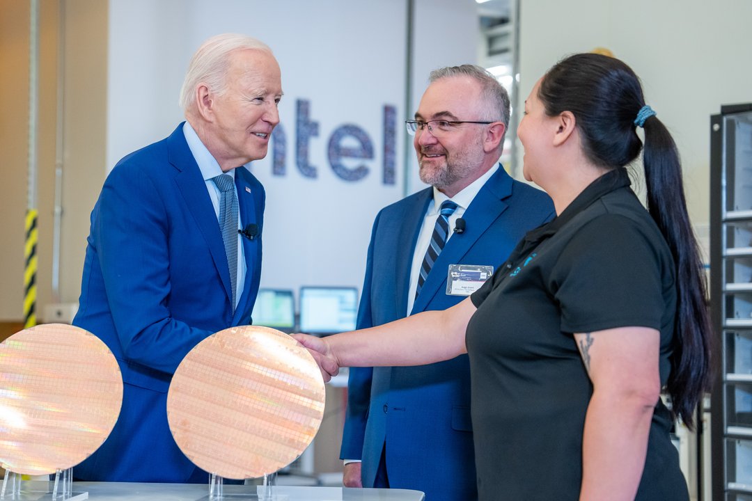 Semiconductor History | 4500 South Dobson Road, 8 February 2017 — Intel Restarts the Empty Fab 42