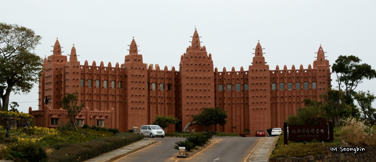 Playful Kiss|Jeju Africa Museum — The Honeymoon Hall Built Like Djenné