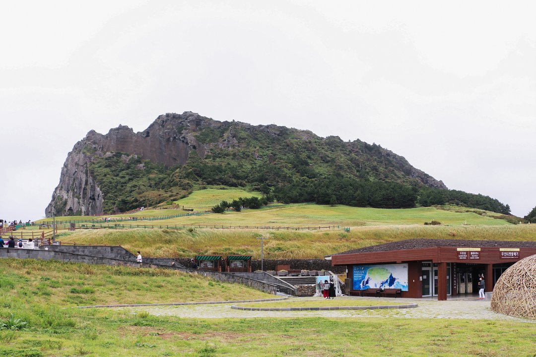 Solo Leveling | Jeju Island — The Raid Beyond the Shore