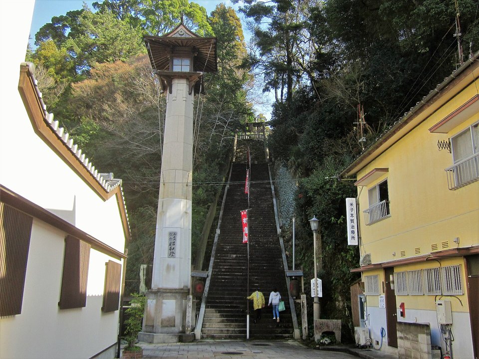 東京ラブストーリー (Tokyo Love Story, 1991) | 大洲神社 — A borrowed handkerchief and a view of home