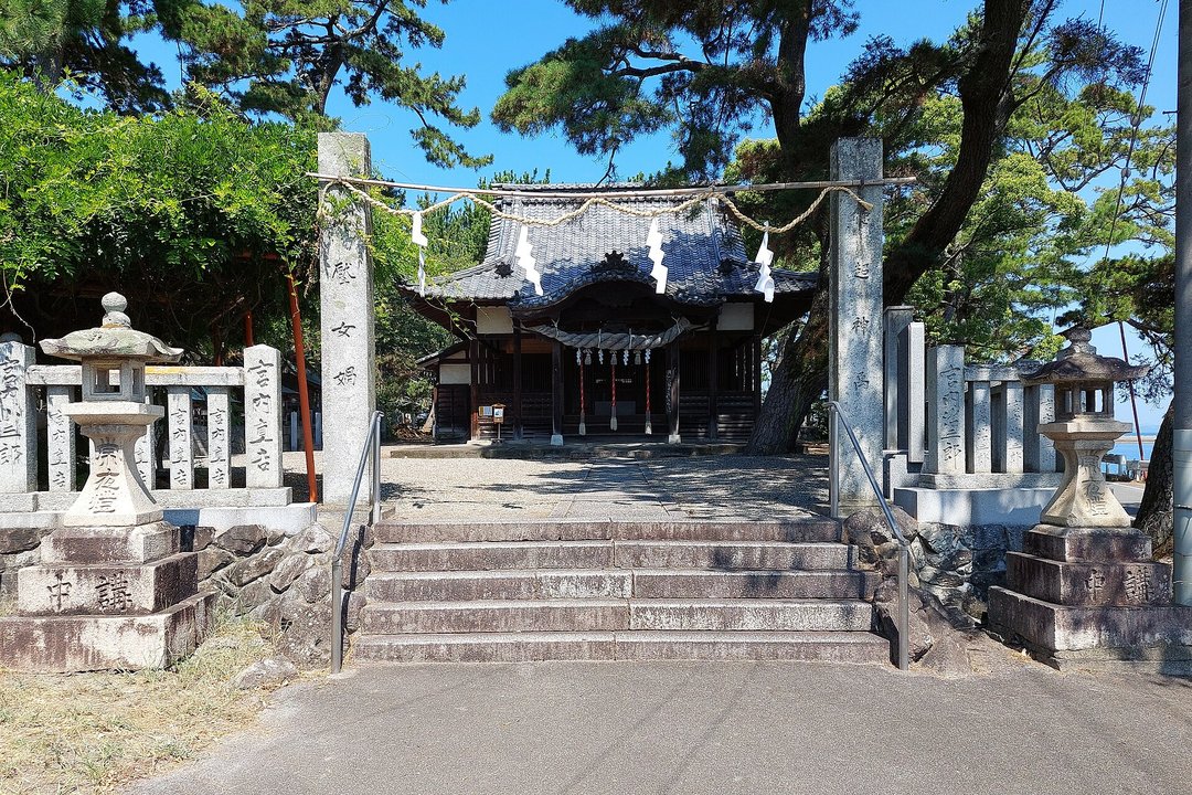 私を喰べたい、ひとでなし | 五色濱神社 — Red Gates After the First Attack
