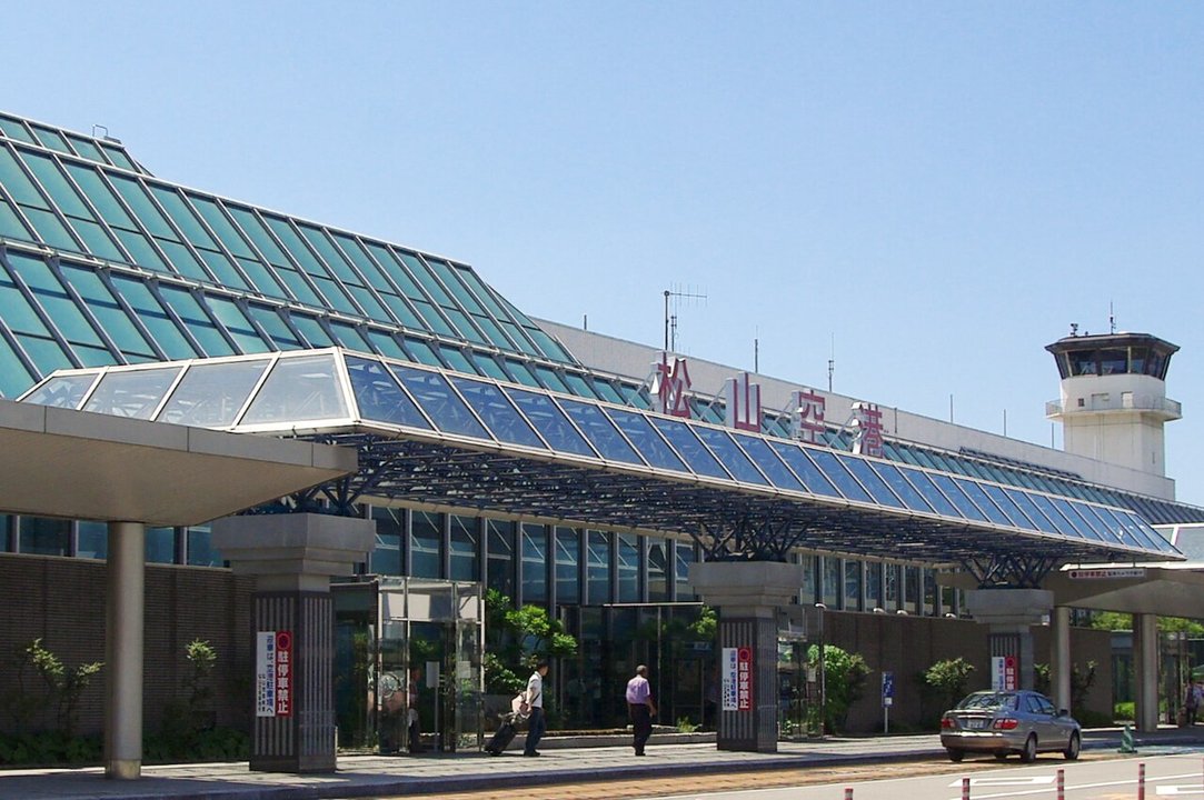 Japan Places|松山空港 またネ．コール — A Farewell Phone That Did Not Survive
