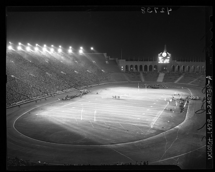NFL History | Los Angeles Memorial Coliseum — A Lease Condition Broke the Color Line — photo 2