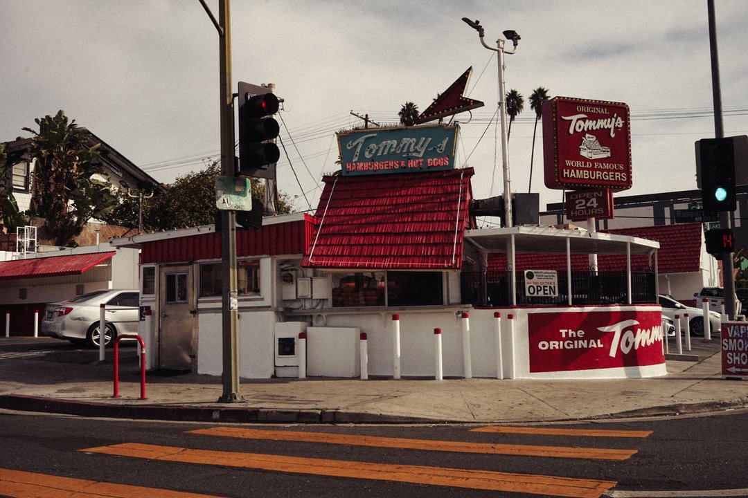 American History X|Johnie's Coffee Shop — The Last Breakfast, Under a Roof That Never Reopened