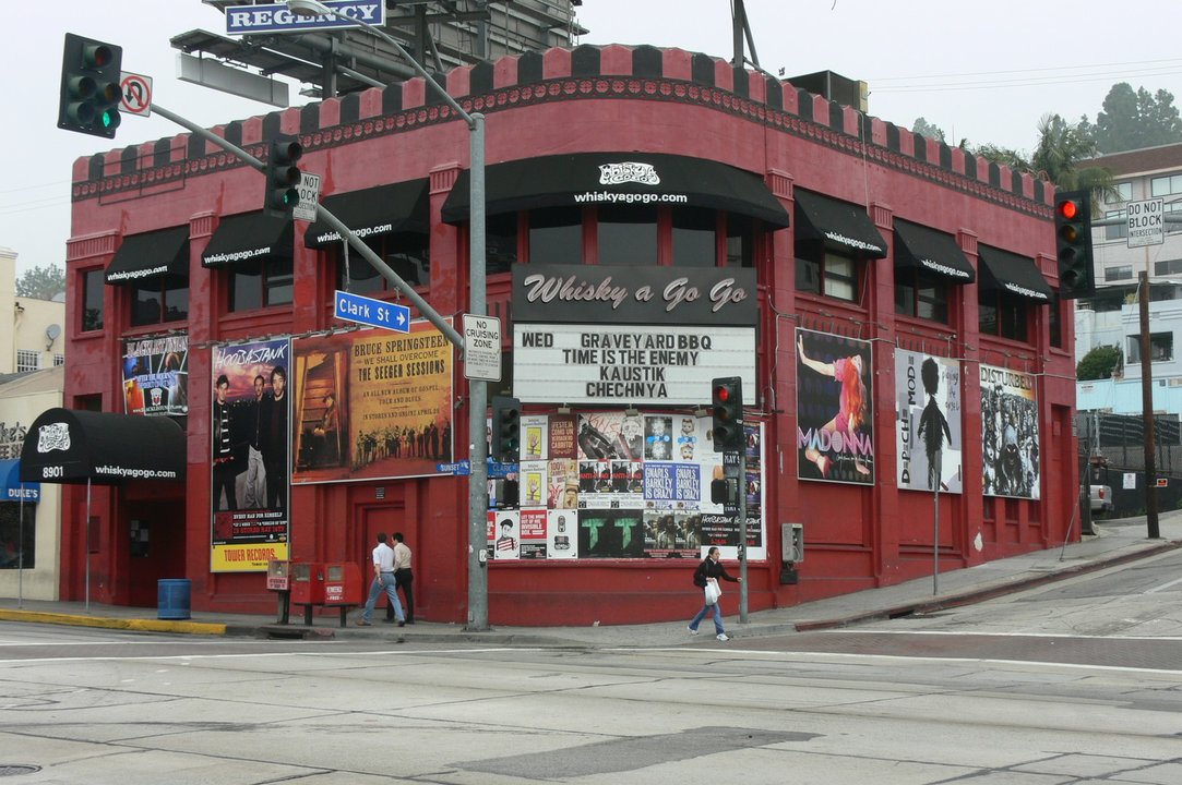 Fate/strange Fake | Whisky a Go Go — Rock-and-Roll Under a Heroic Sky