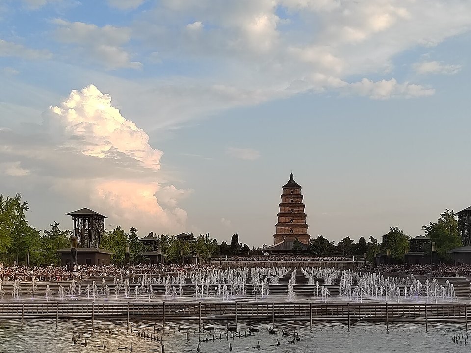 Dynastic History | Da Ci'en Temple, Chang'an — Merit for a Dead Empress, Then a Noticeboard
