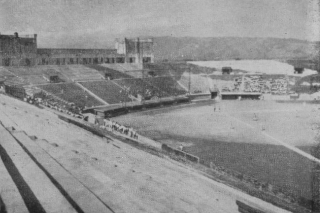 NPB History | Fujiidera Stadium Site — A Bronze Boy Where the Buffaloes Played