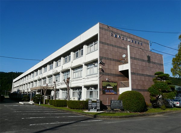 光が死んだ夏 | 三重県立白山高等学校 — 「光」のいない廊下へ戻る場所