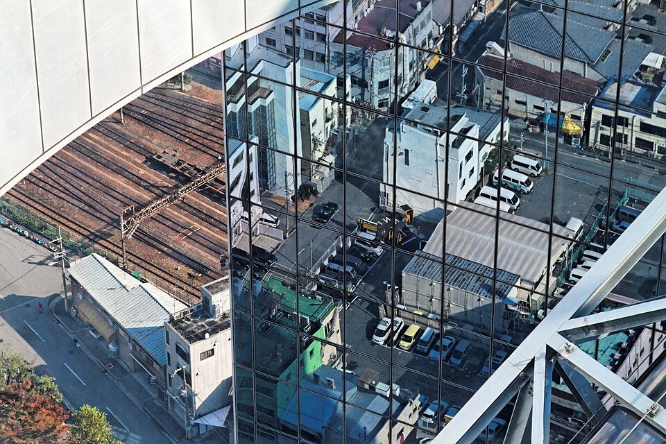 Hanzawa Naoki | 梅田スカイビル Floating Garden — Alone Above Osaka