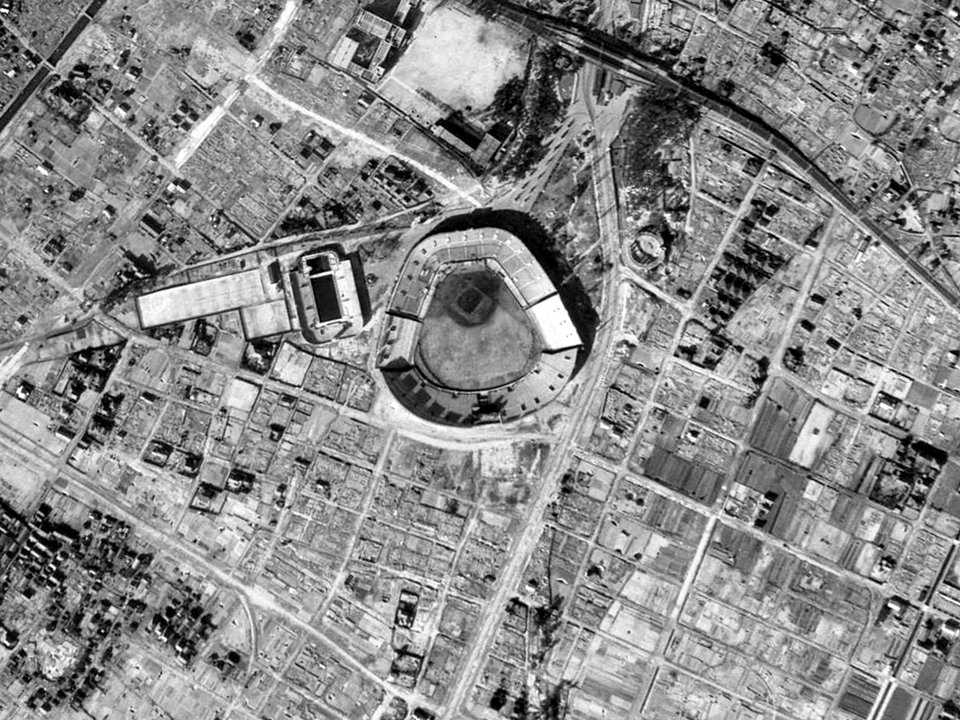 NPB History | 甲子園 銀傘 Koshien Ginsan Roof — 供出された屋根と、7年間の青天井 — photo 2