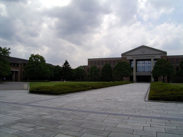 Biography|Makoto Uchida — The Returnee High School on This Kyotanabe Hill