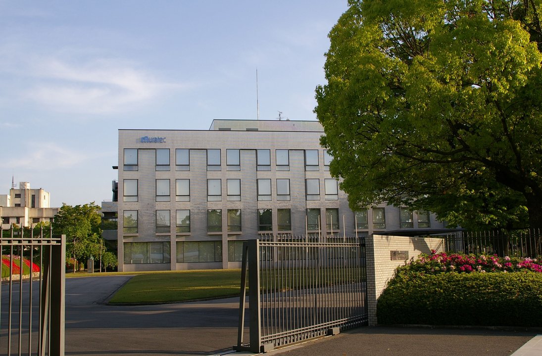Semiconductor History | Muratec Kyoto — The Wafer Carrier Moves Overhead