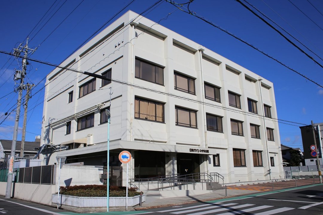 Semiconductor History | NGK Nagoya — Ceramics Hold the Wafer Still
