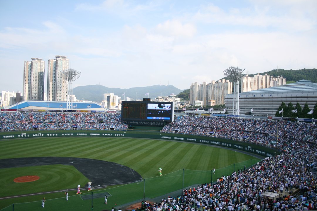 Reply 1997|Sajik Baseball Stadium — Where the Seagulls Coach Clocked In