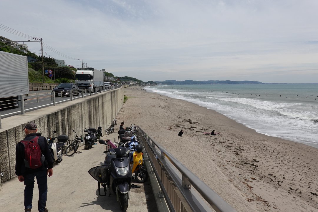 超かぐや姫！ | 腰越海水浴場 — 四人の夏が波打ち際に残る