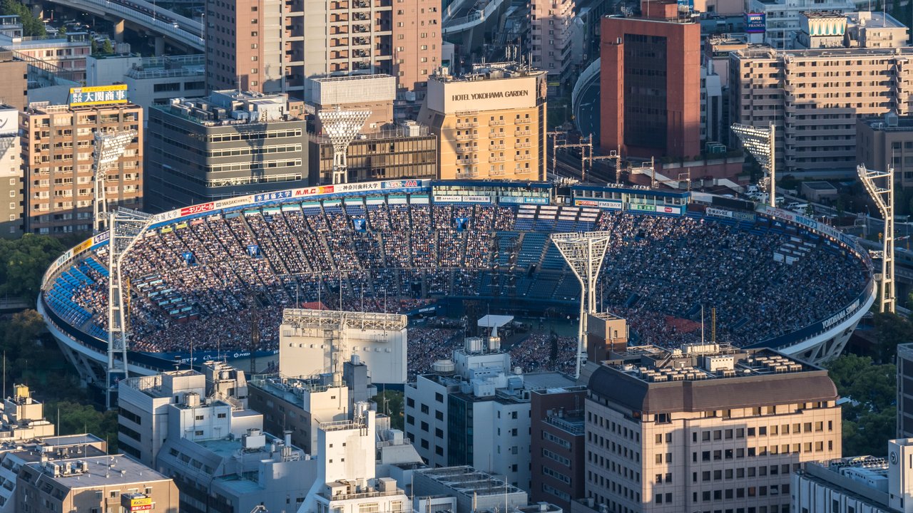 NPB History | Yokohama Stadium — The First Night Game, Played in the Dark