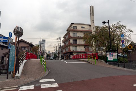 3月のライオン | 佃小橋 — 三月町の日常へ入る赤い欄干