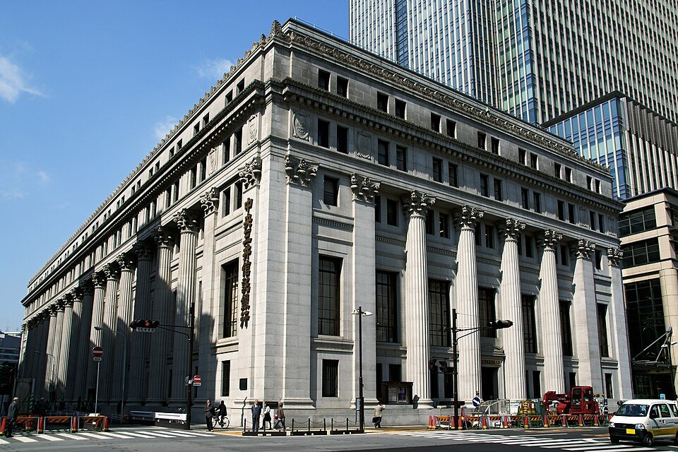 Hanzawa Naoki | 三井本館 Mitsui Main Building — The Stone Face of Tokyo Chuo Bank