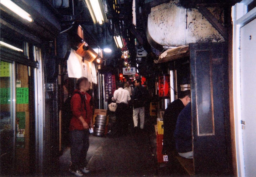 呪術廻戦 | 新宿西口・思い出横丁入口 — The Friendship Breaks in Public