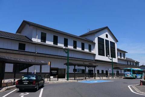 その着せ替え人形は恋をする | 岩槻駅 — 手を振るまでが…