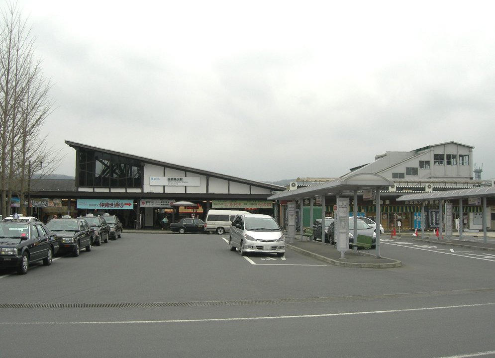 上伊那ぼたん、酔へる姿は百合の花 | 西武秩父駅 — The Gateway After the Ride