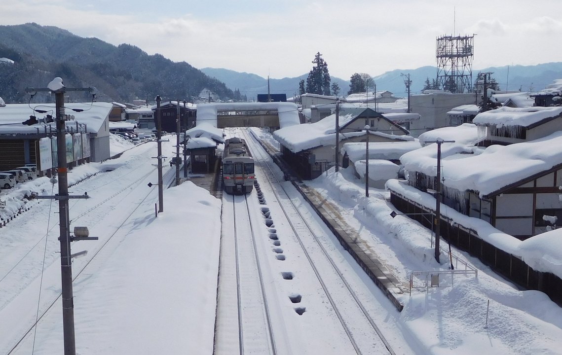 君の名は。 | 飛騨古川駅 — 手がかりを求めて降りるホーム